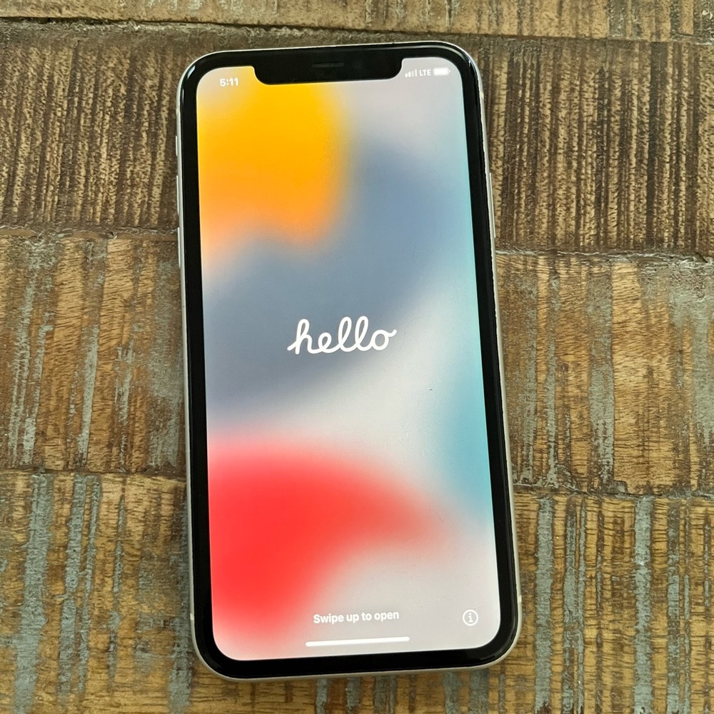 White IPhone 11 64 GB TMobile / Sprint